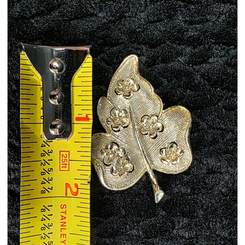 Vintage Mid-Century Gold Tone Leaf Brooch with Floral Accents | Textured Metal - Picture 8 of 8
